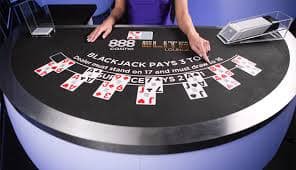 slote APP မိုဘိုင်းဖုန်းတွင် Slot Sportsbook ဂိမ်းများ ကစားနေသောမြင်ကွင်း