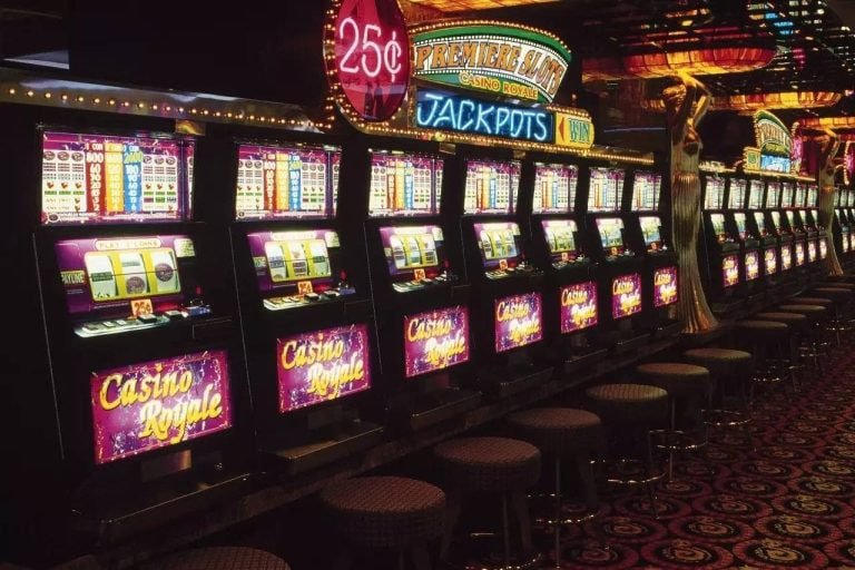 slote Slots နှင့် Live Casino ဂိမ်းများ